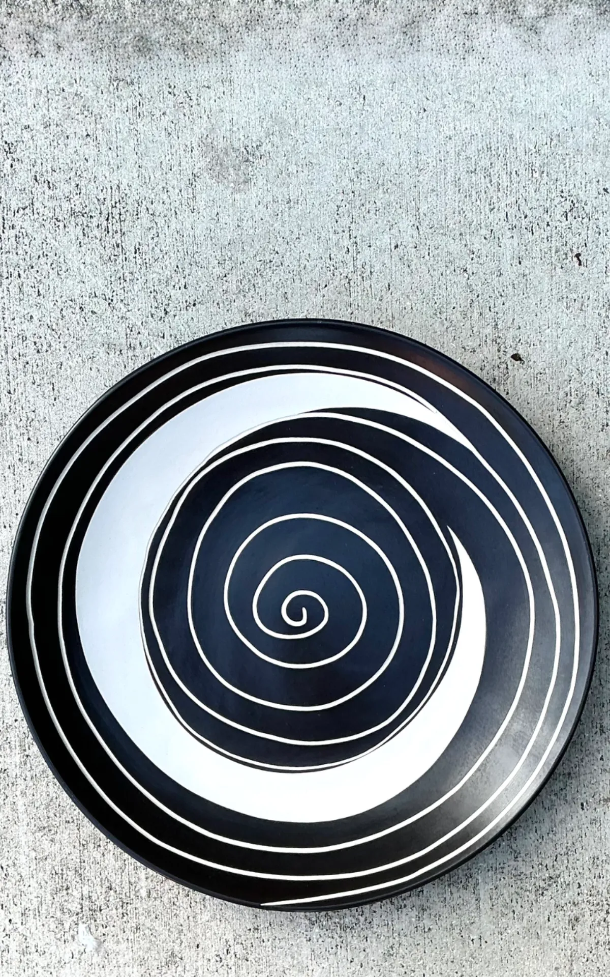 Vintage Monumental Black and White Spiral Ceramic Plate — additional photo 3