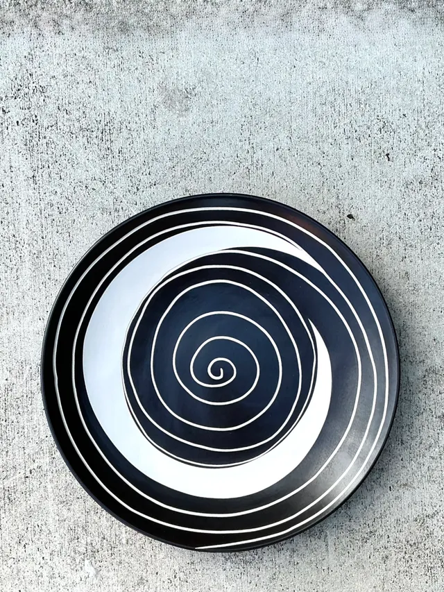 Vintage Monumental Black and White Spiral Ceramic Plate — additional photo 3