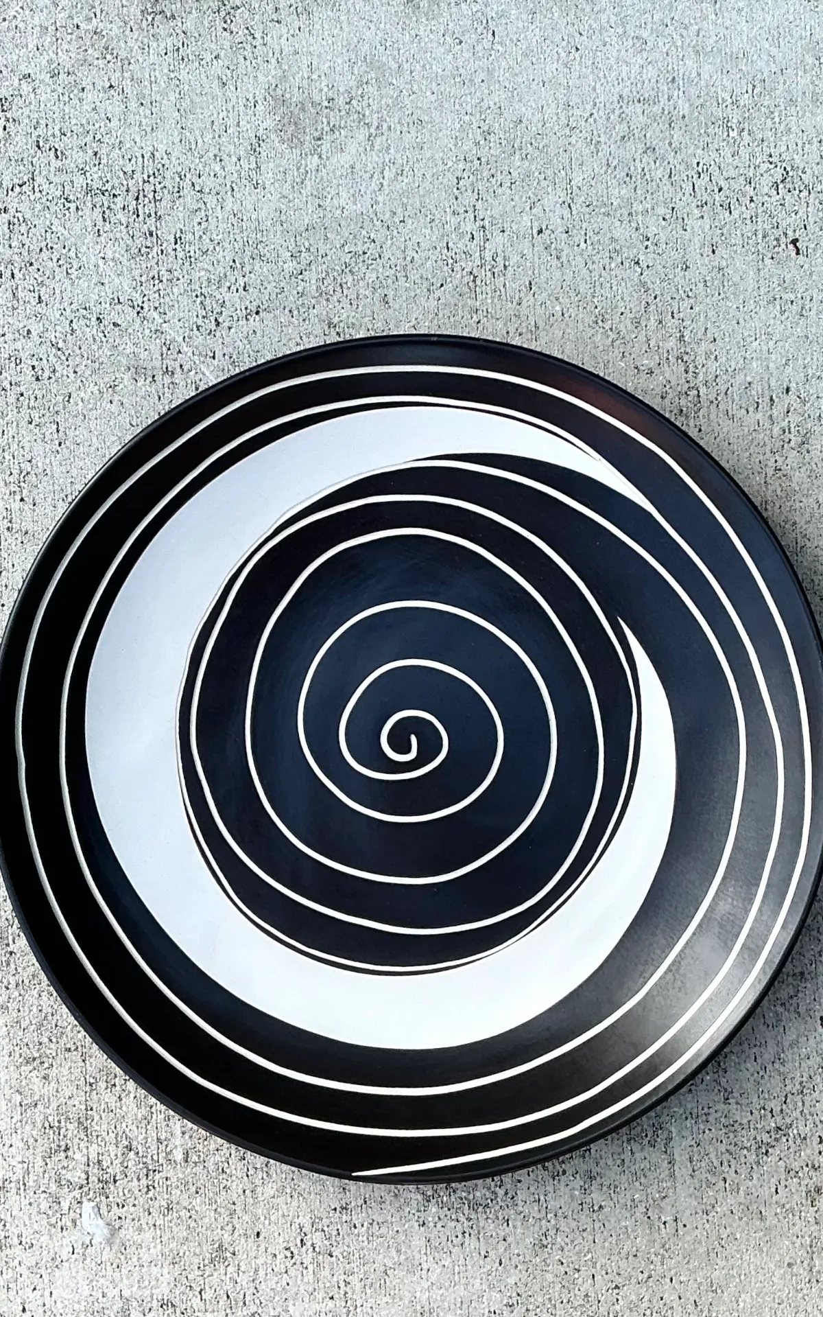 Vintage Monumental Black and White Spiral Ceramic Plate — additional photo 2