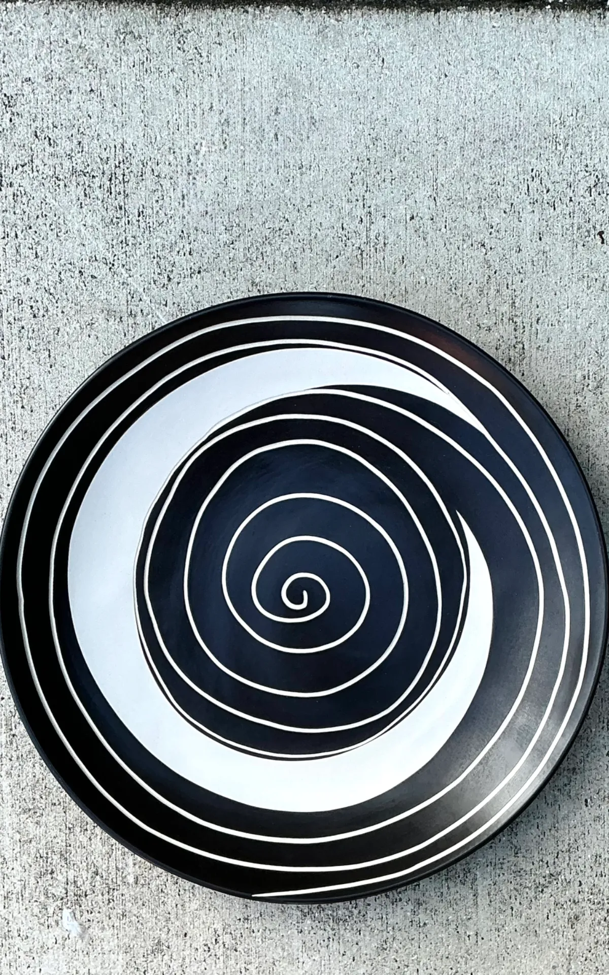 Vintage Monumental Black and White Spiral Ceramic Plate — additional photo 4