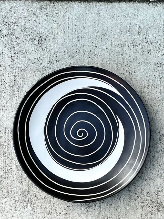 Vintage Monumental Black and White Spiral Ceramic Plate — additional photo 4