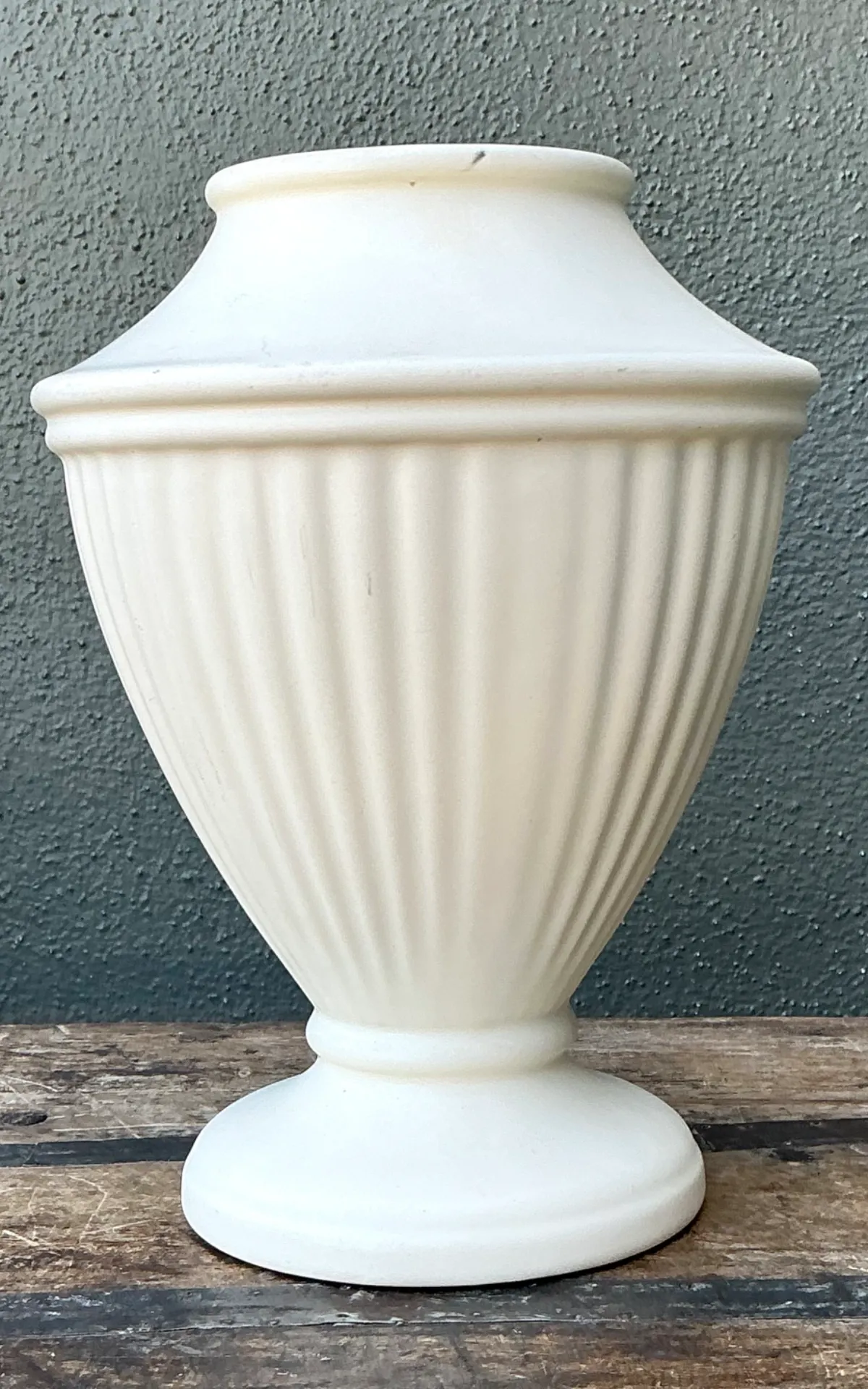 Vintage Haeger Ivory Fluted Vase — additional photo 2