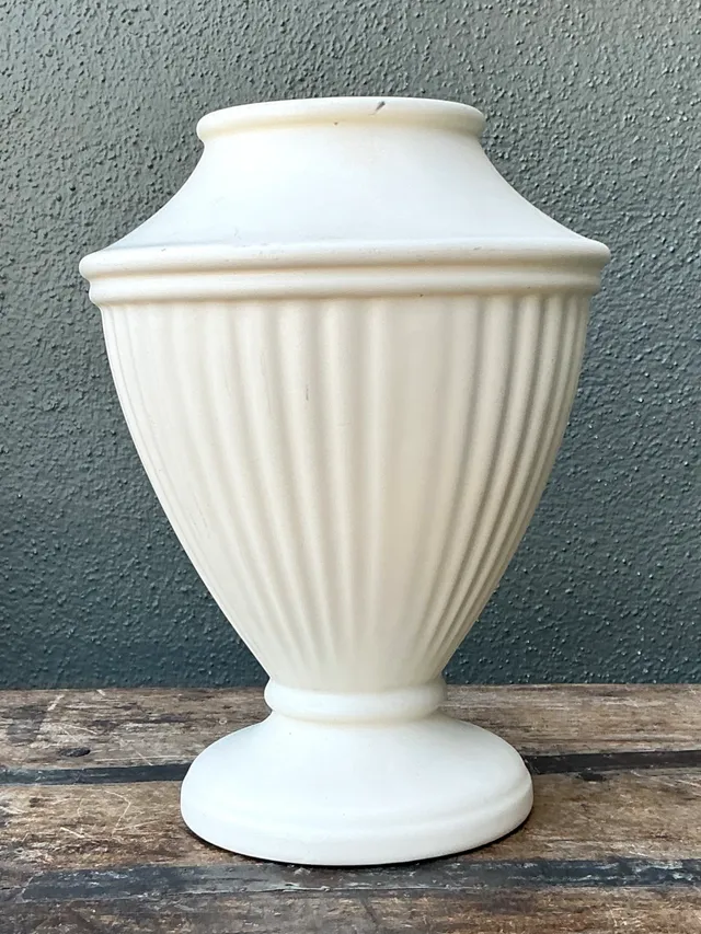 Vintage Haeger Ivory Fluted Vase — additional photo 2