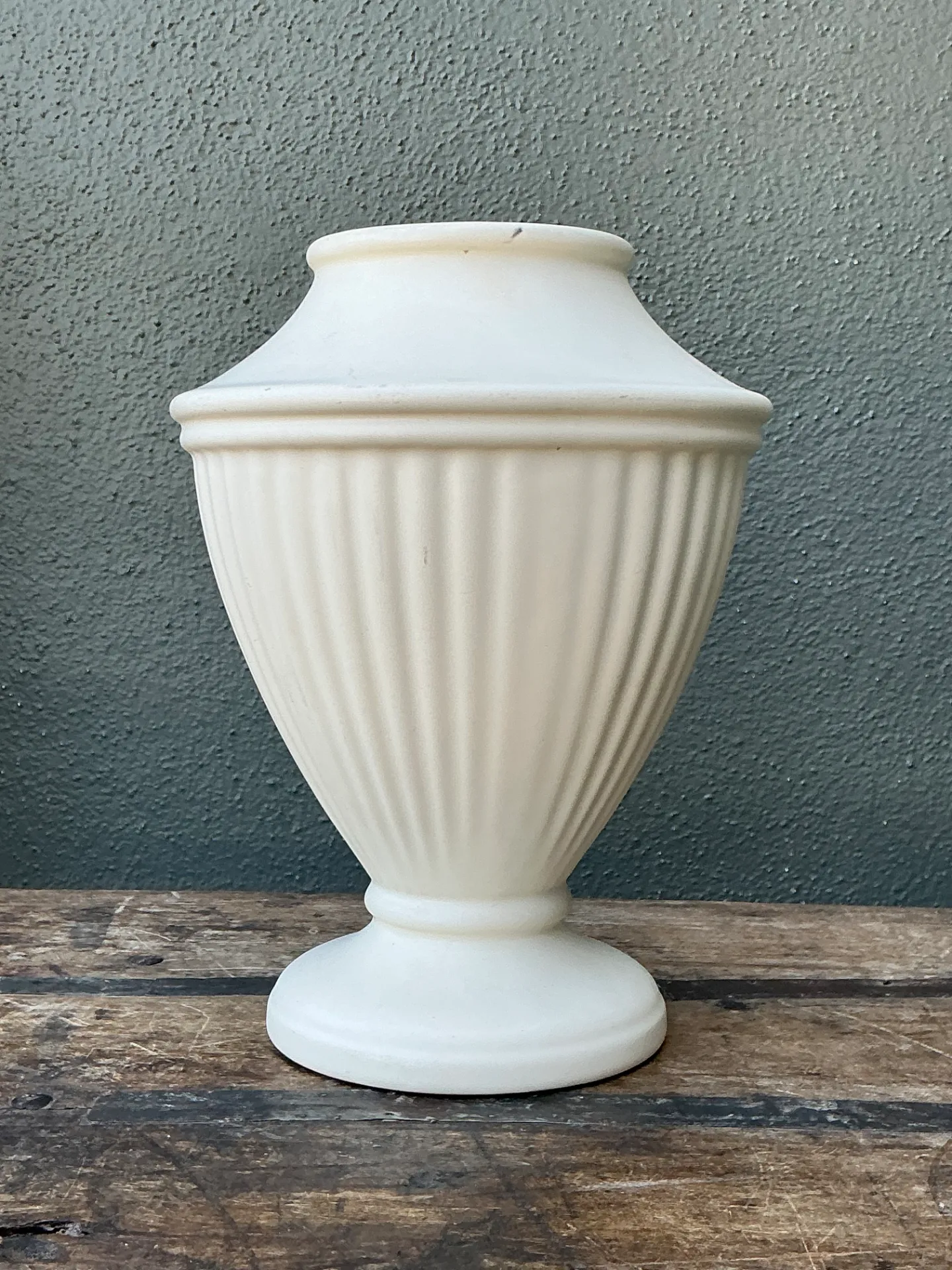 Vintage Haeger Ivory Fluted Vase — additional photo 6