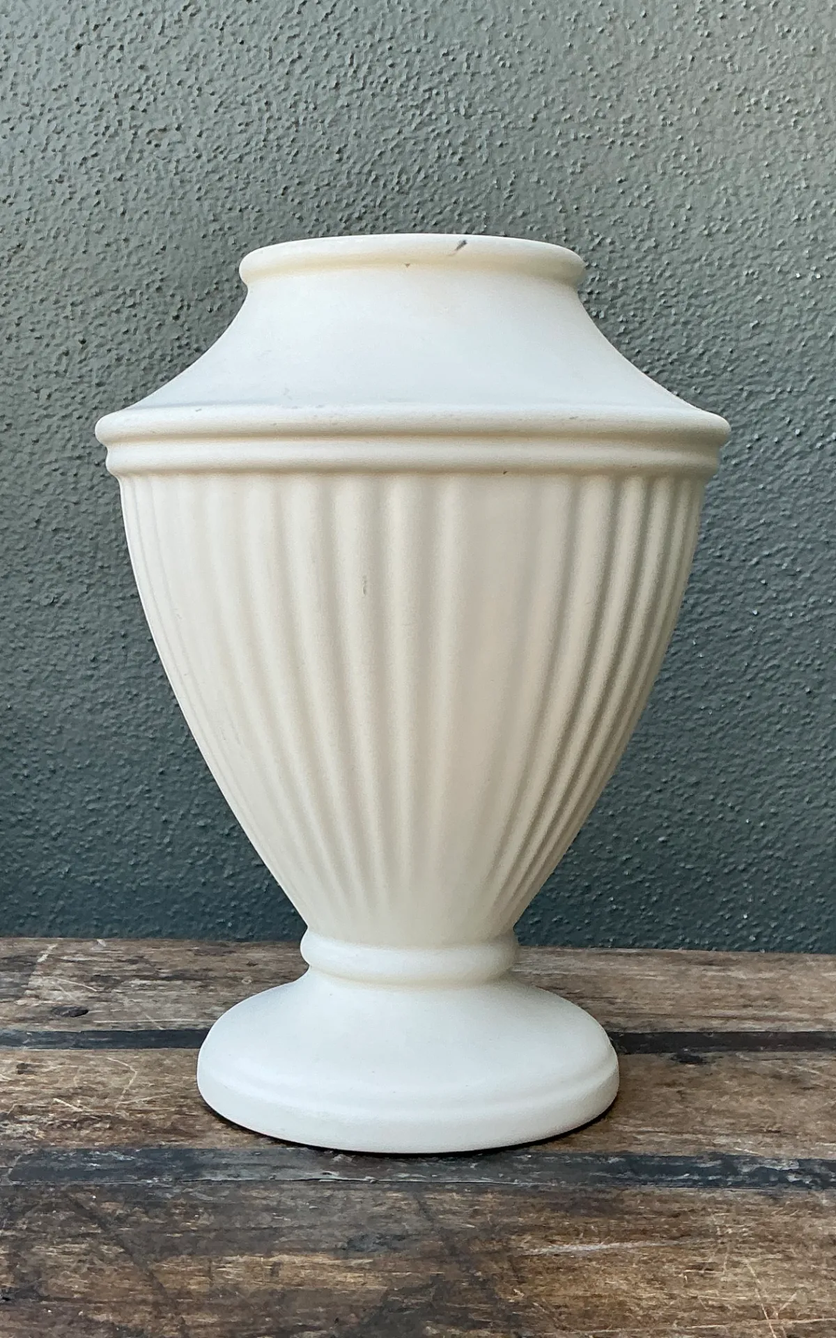 Vintage Haeger Ivory Fluted Vase — additional photo 6