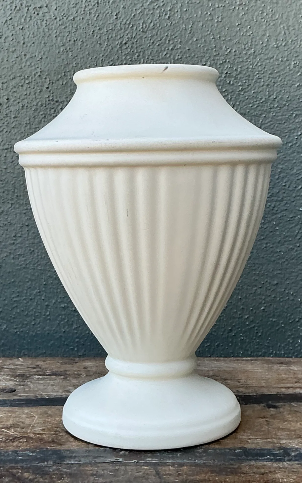 Vintage Haeger Ivory Fluted Vase