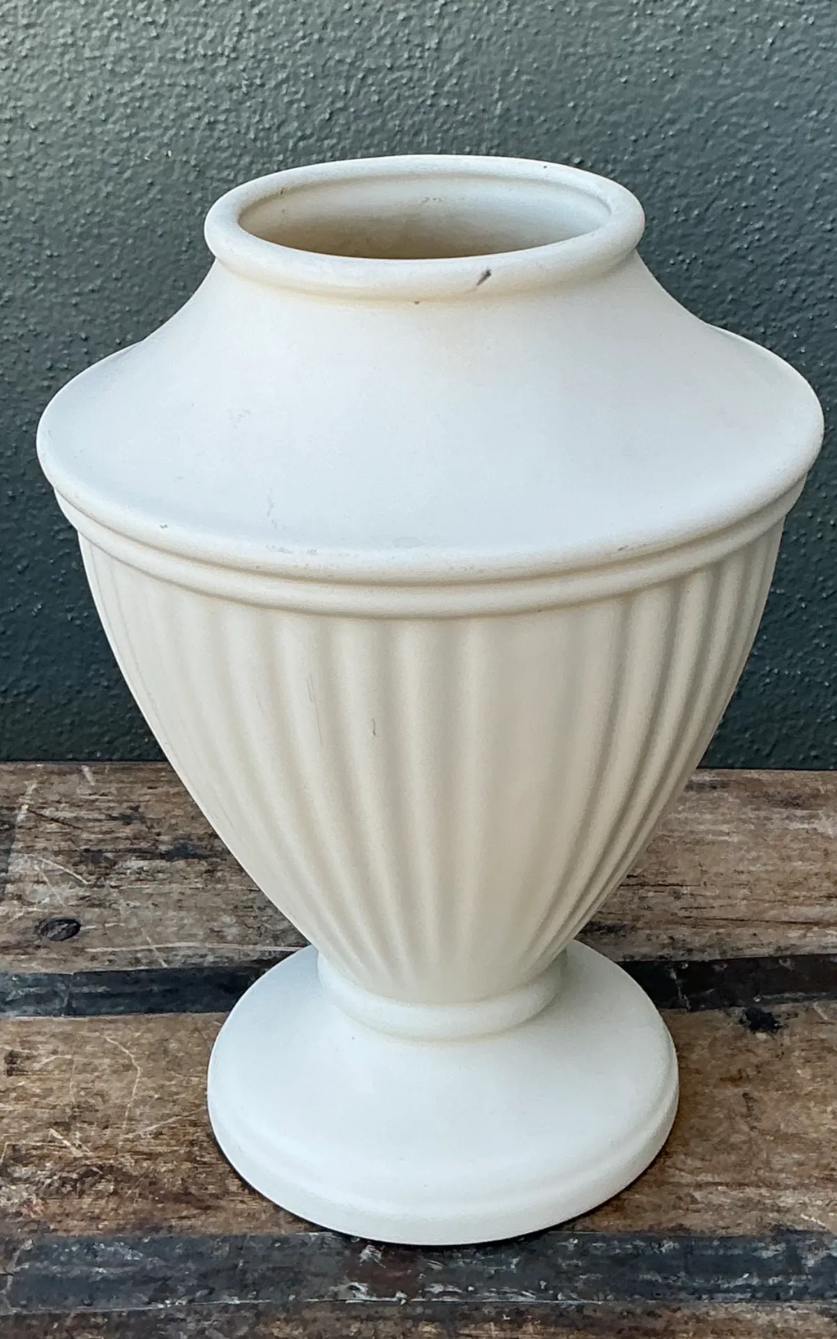 Vintage Haeger Ivory Fluted Vase — additional photo 3