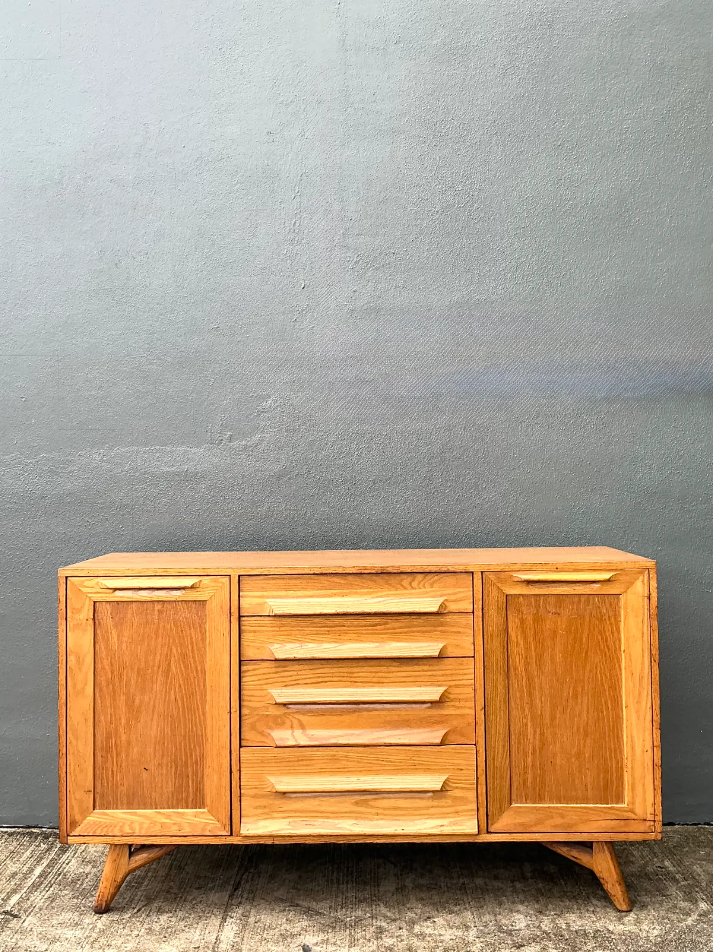 Mid-Century Modern Oak Sideboard — additional photo 7