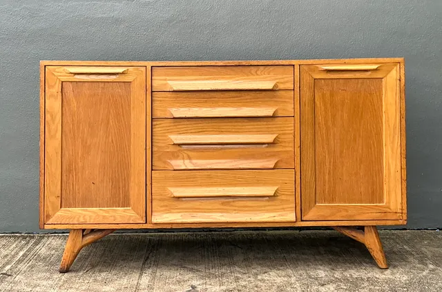 Mid-Century Modern Oak Sideboard — additional photo 3