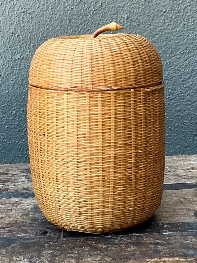 Vintage Woven Rattan Lidded Basket — additional photo 2