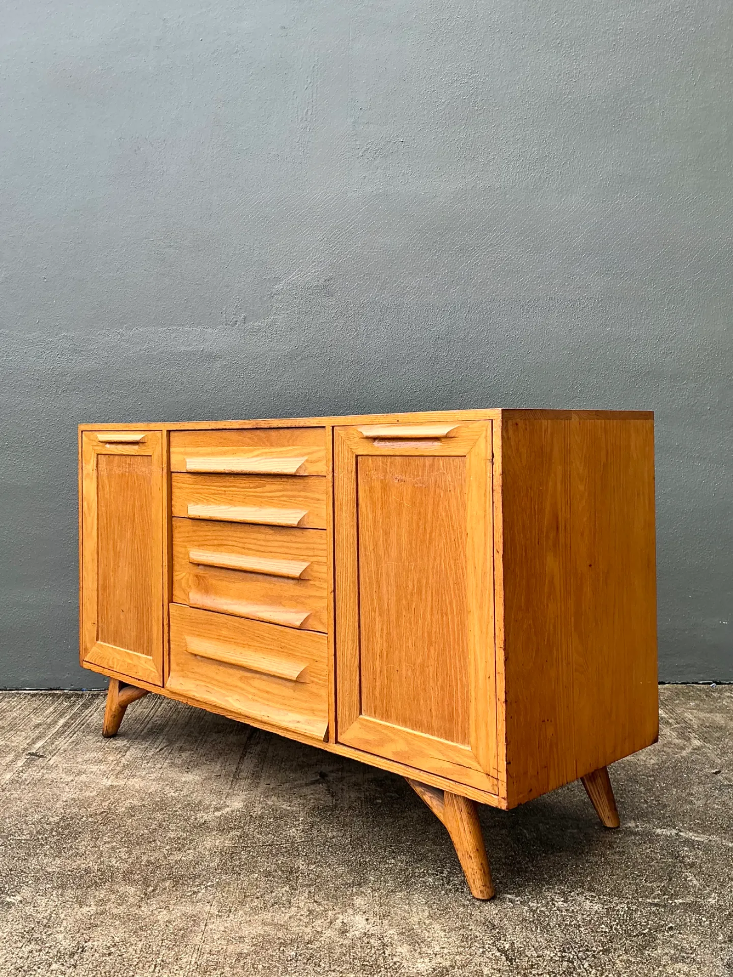 Mid-Century Modern Oak Sideboard — additional photo 6