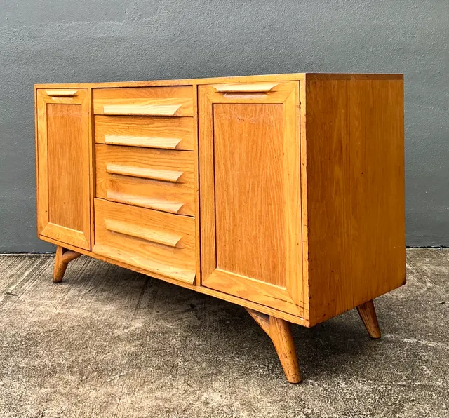 Mid-Century Modern Oak Sideboard — additional photo 4