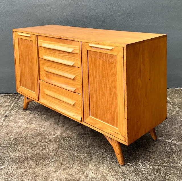 Mid-Century Modern Oak Sideboard — additional photo 2