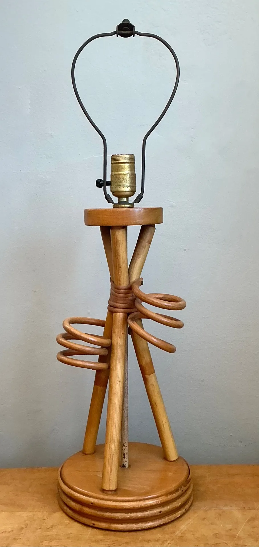 Vintage Rattan Loop Wood Lamp — additional photo 2