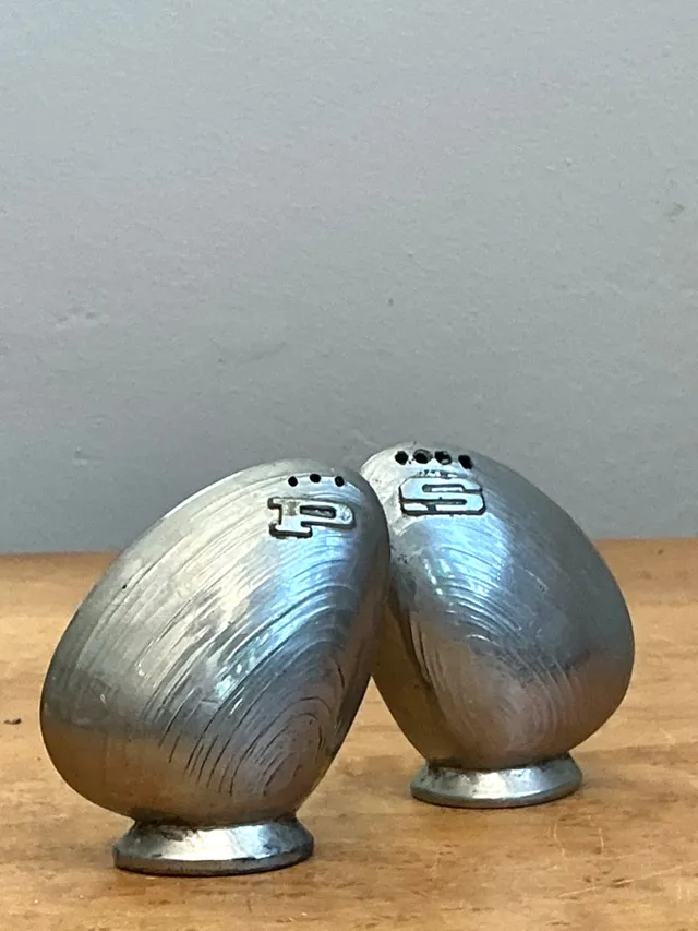 Vintage Metal Clamshell Salt and Pepper Shakers — additional photo 2