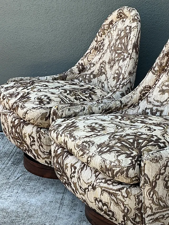Vintage Milo Baughman For Thayer Coggin Petite Swivel Chairs — additional photo 4