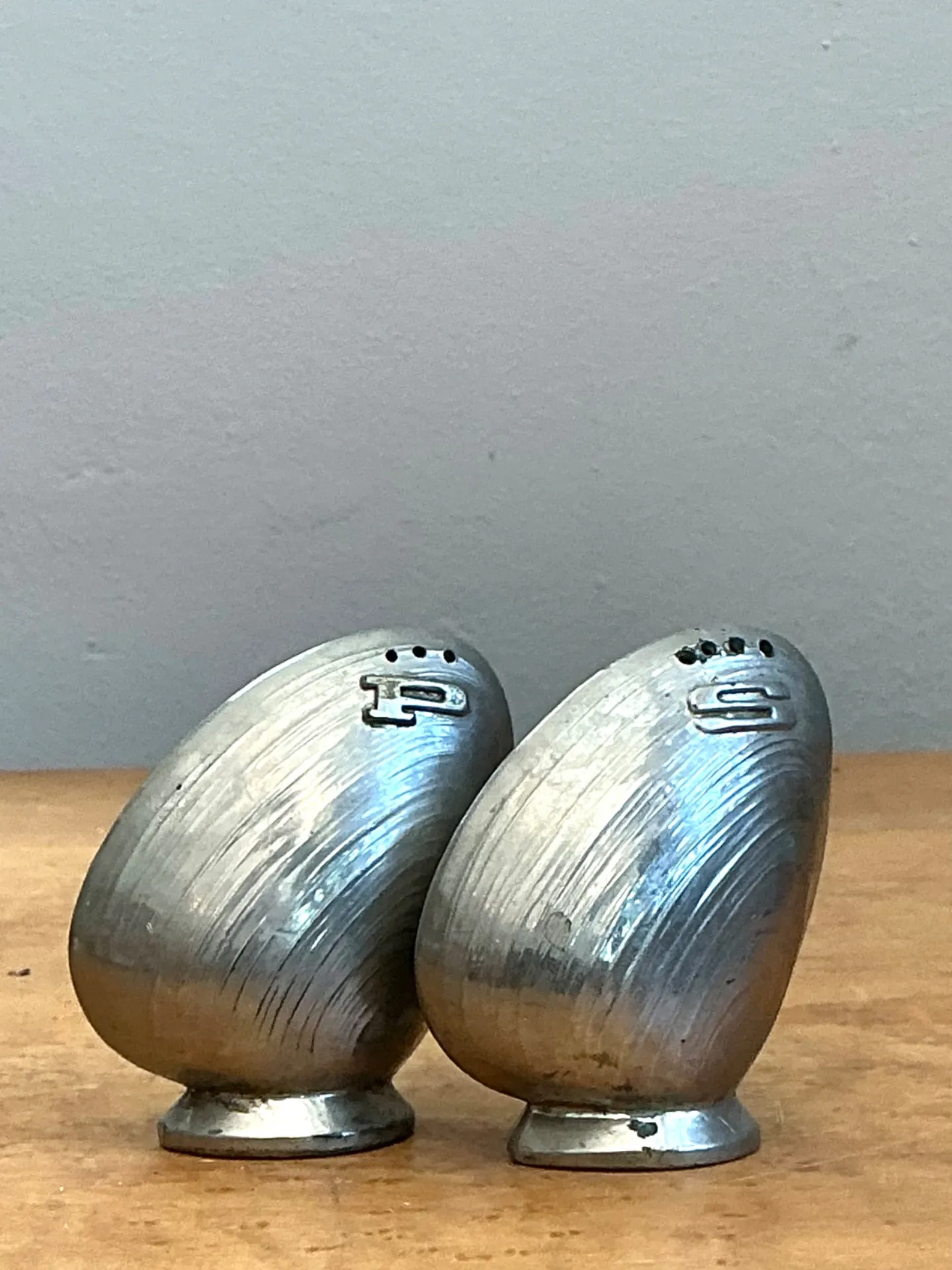 Vintage Metal Clamshell Salt and Pepper Shakers — additional photo 7