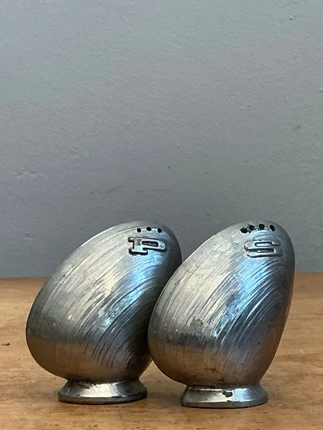Vintage Metal Clamshell Salt and Pepper Shakers — additional photo 8