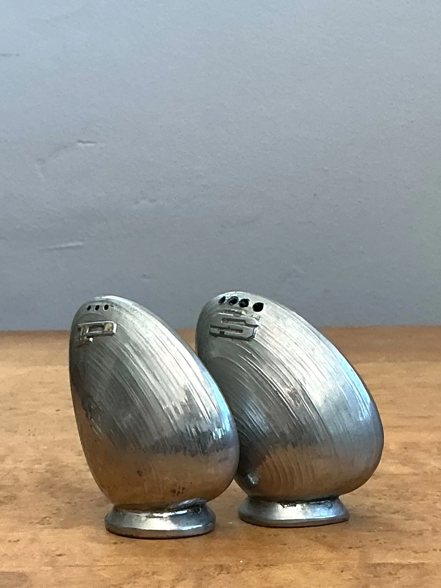 Vintage Metal Clamshell Salt and Pepper Shakers — additional photo 3