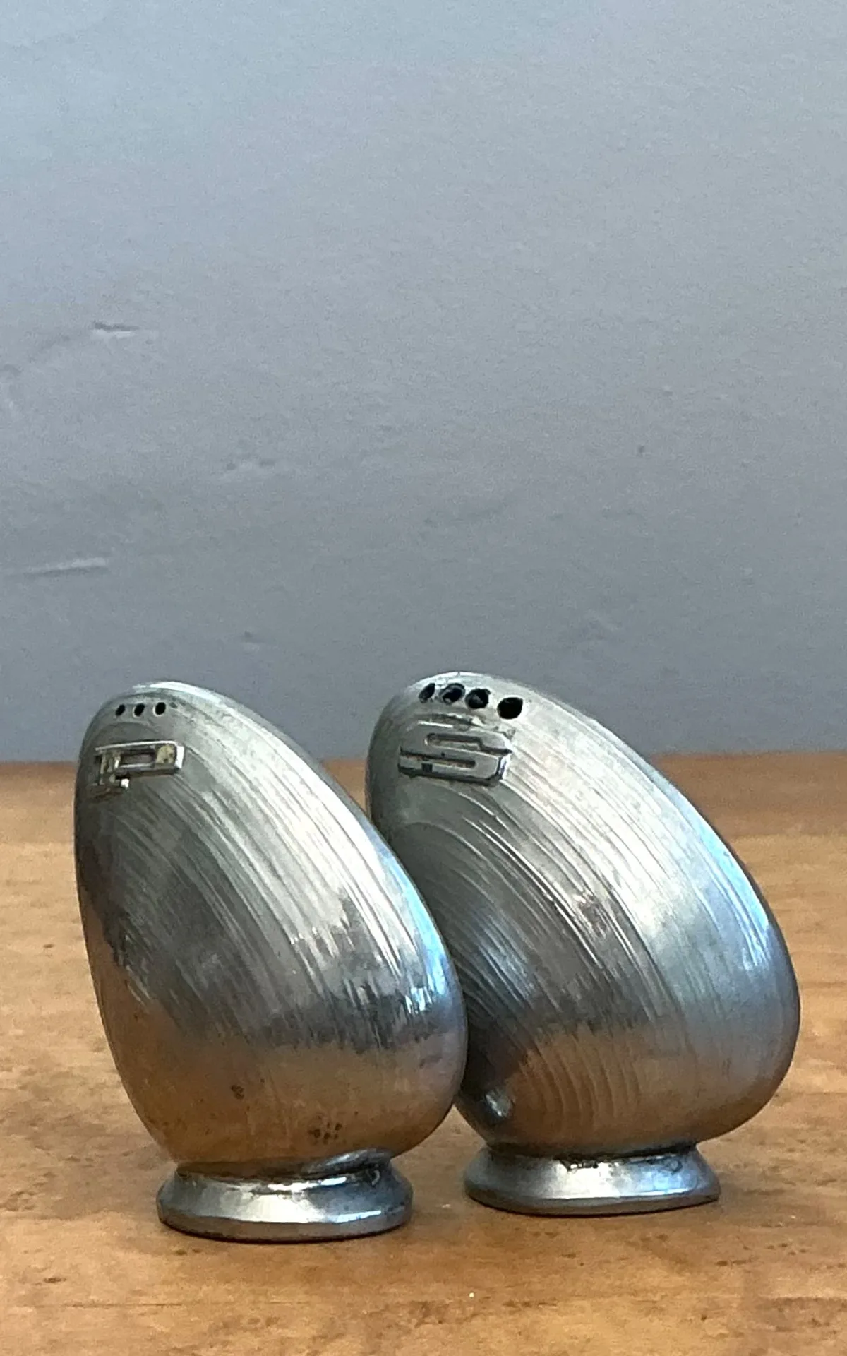 Vintage Metal Clamshell Salt and Pepper Shakers — additional photo 3
