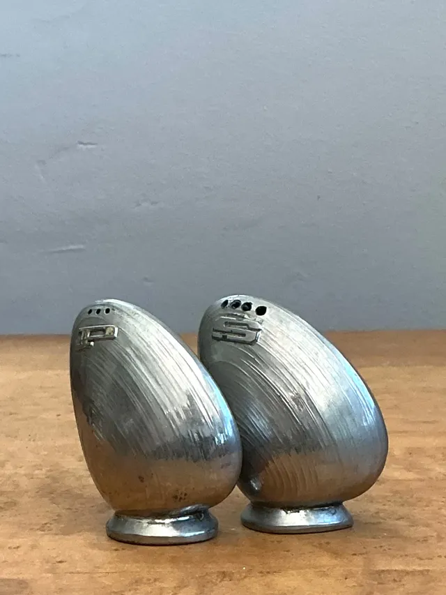 Vintage Metal Clamshell Salt and Pepper Shakers — additional photo 3