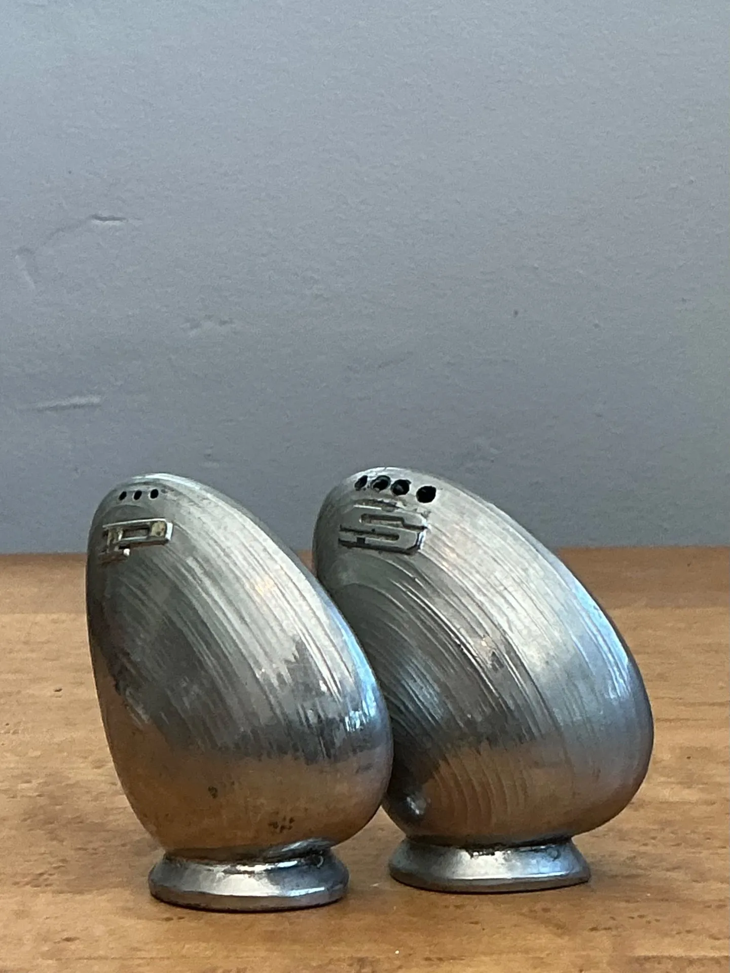 Vintage Metal Clamshell Salt and Pepper Shakers — additional photo 5