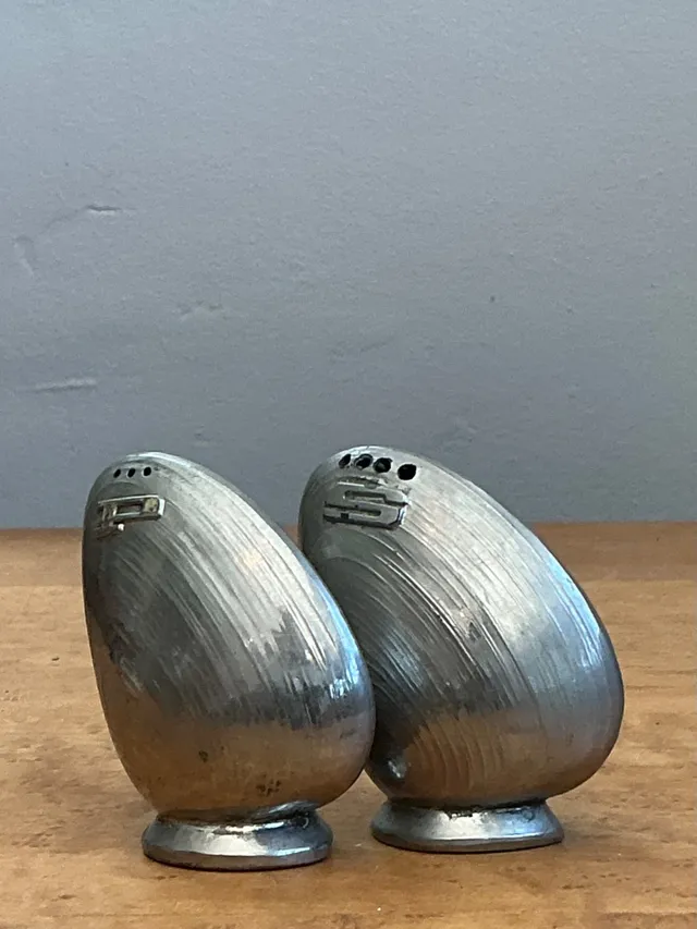 Vintage Metal Clamshell Salt and Pepper Shakers — additional photo 5