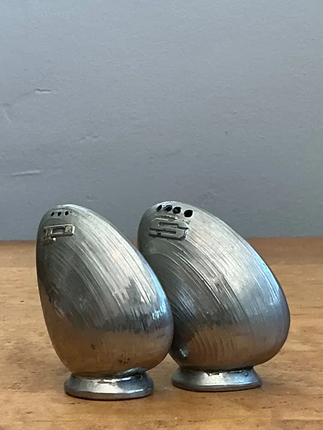 Vintage Metal Clamshell Salt and Pepper Shakers — additional photo 6