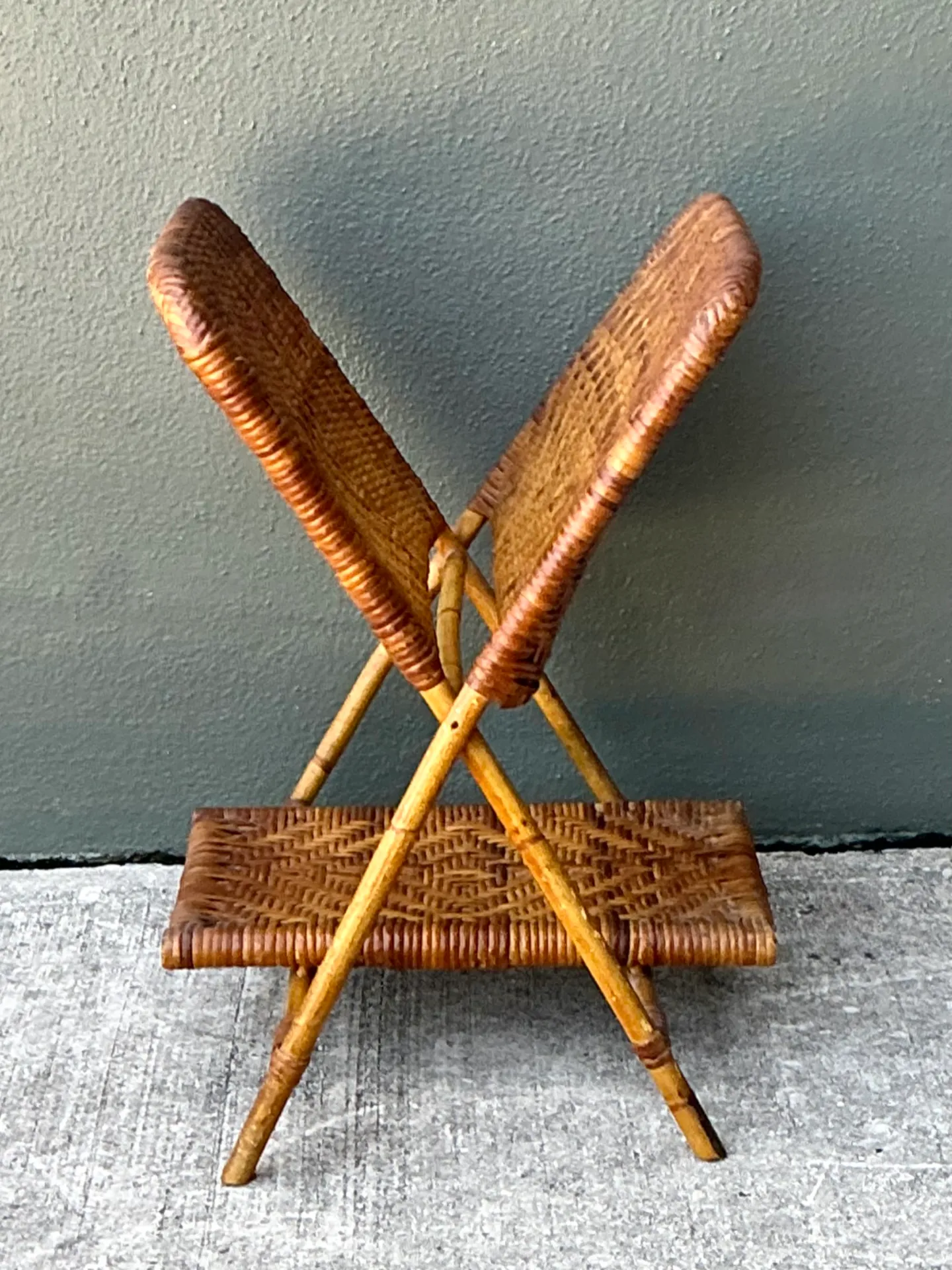 Vintage Rattan Folding Newspaper Holder — additional photo 6