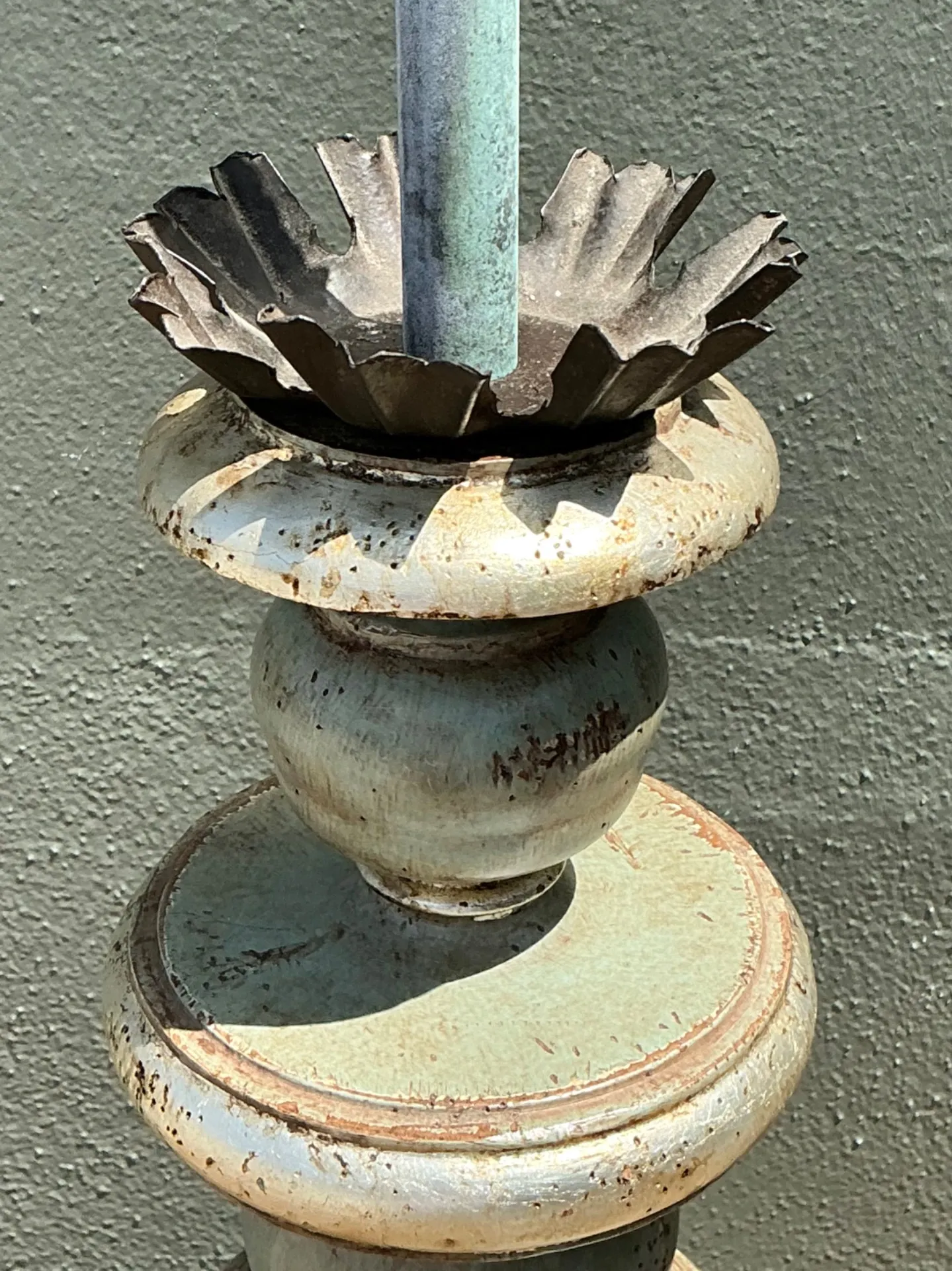 Vintage Distressed Wood Table Lamp — additional photo 3