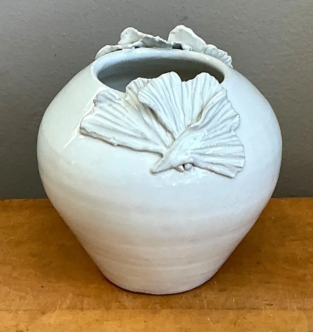 Vintage Kass O'Brien White Ceramic Vase with Ginko Leaf Motif — additional photo 2