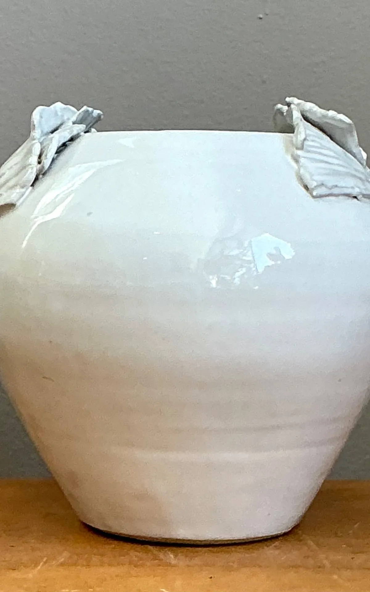 Vintage Kass O'Brien White Ceramic Vase with Ginko Leaf Motif — additional photo 8