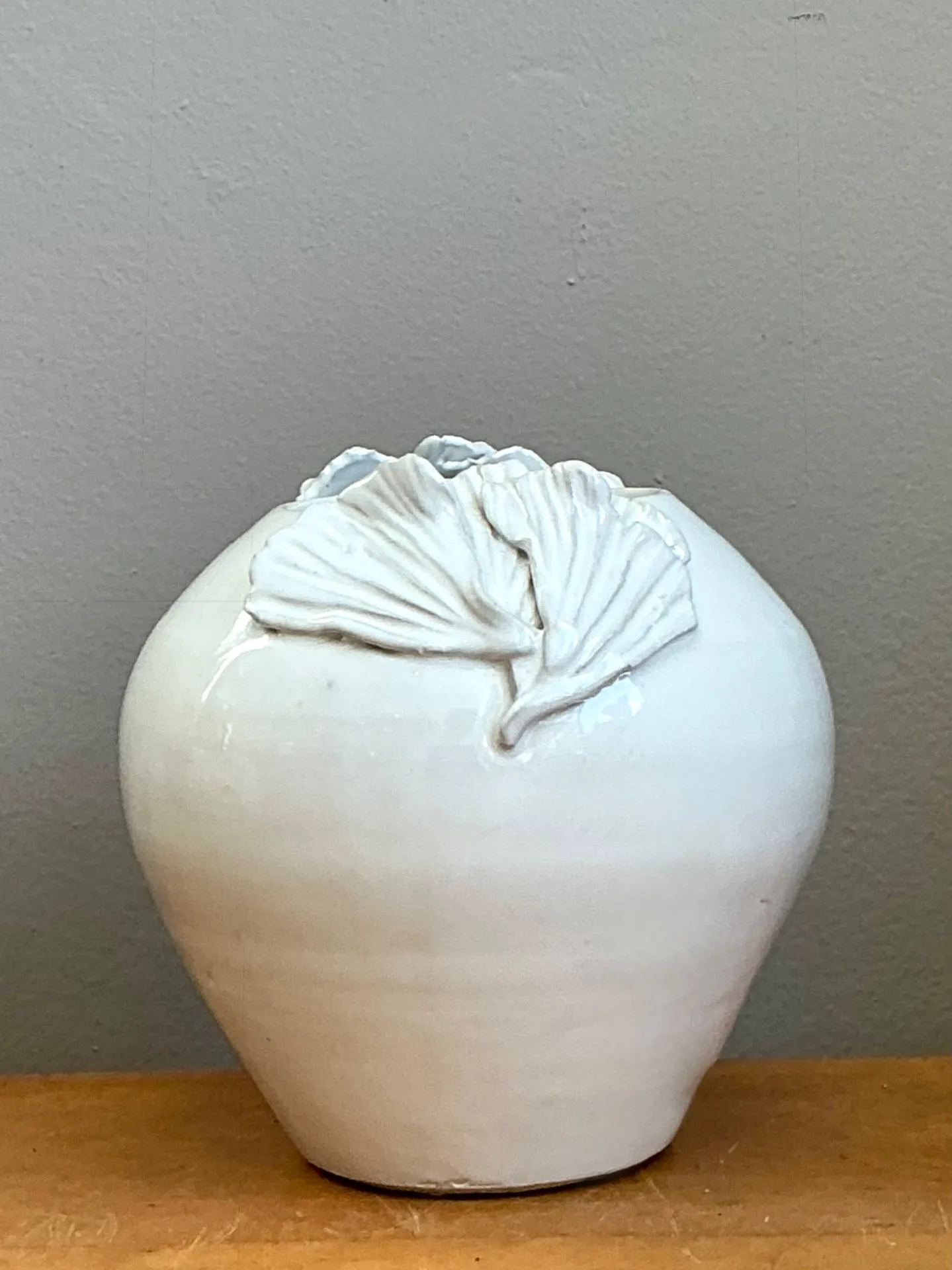 Vintage Kass O'Brien White Ceramic Vase with Ginko Leaf Motif — additional photo 3