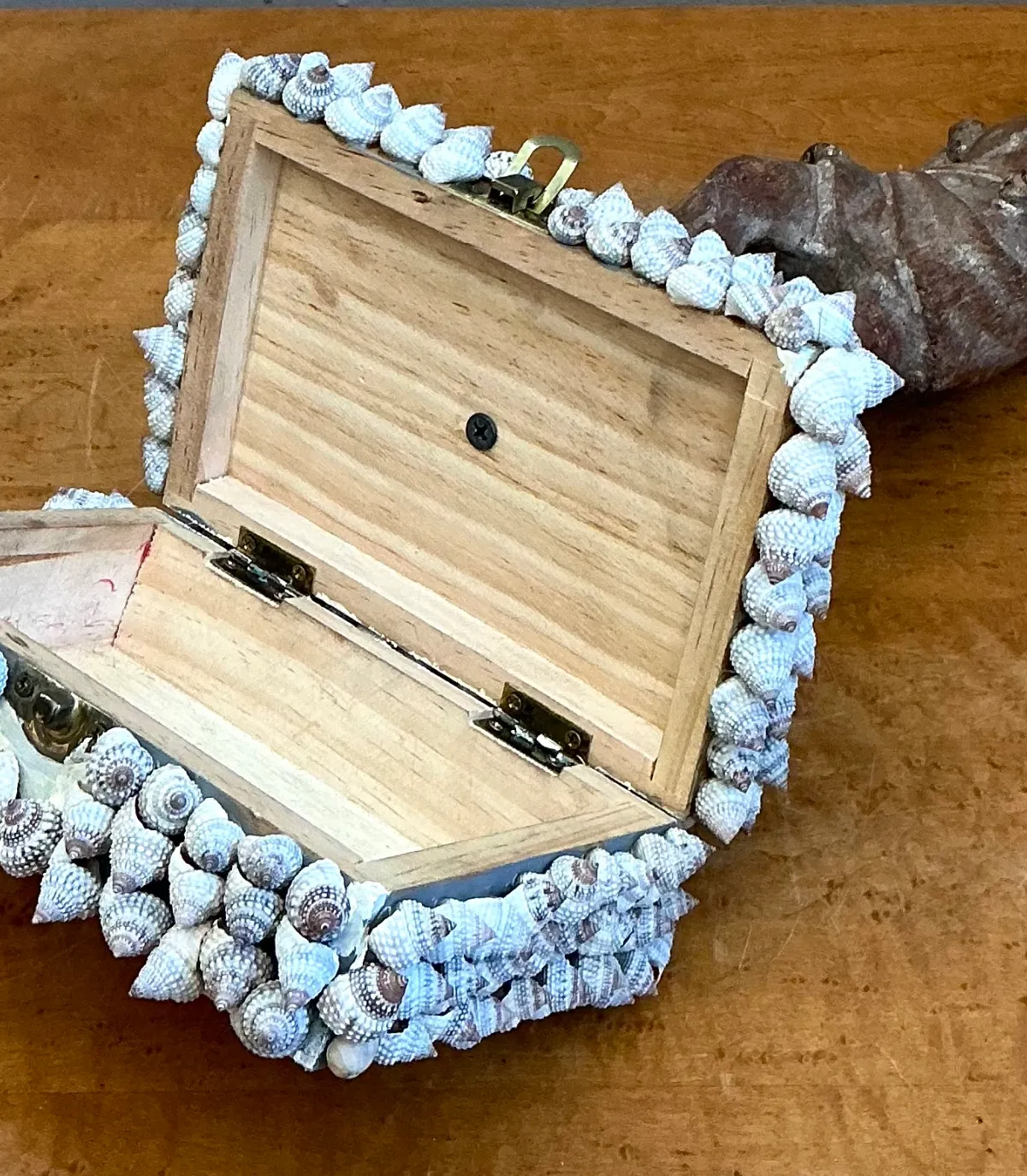 Vintage Wood and Shell Greek Figure Box — additional photo 5