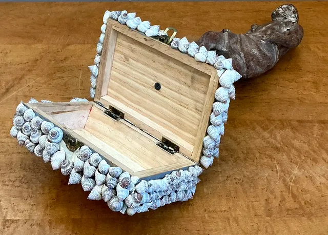 Vintage Wood and Shell Greek Figure Box — additional photo 5
