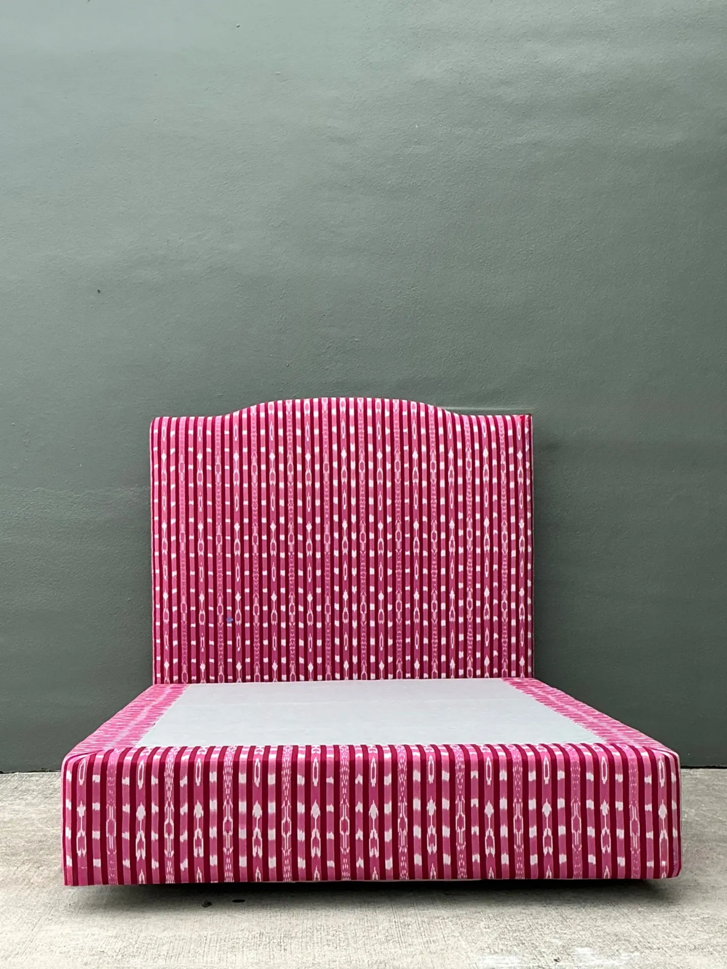Vintage Custom Queen Platform Bed In Scalamandre “Jakarta”: — additional photo 5