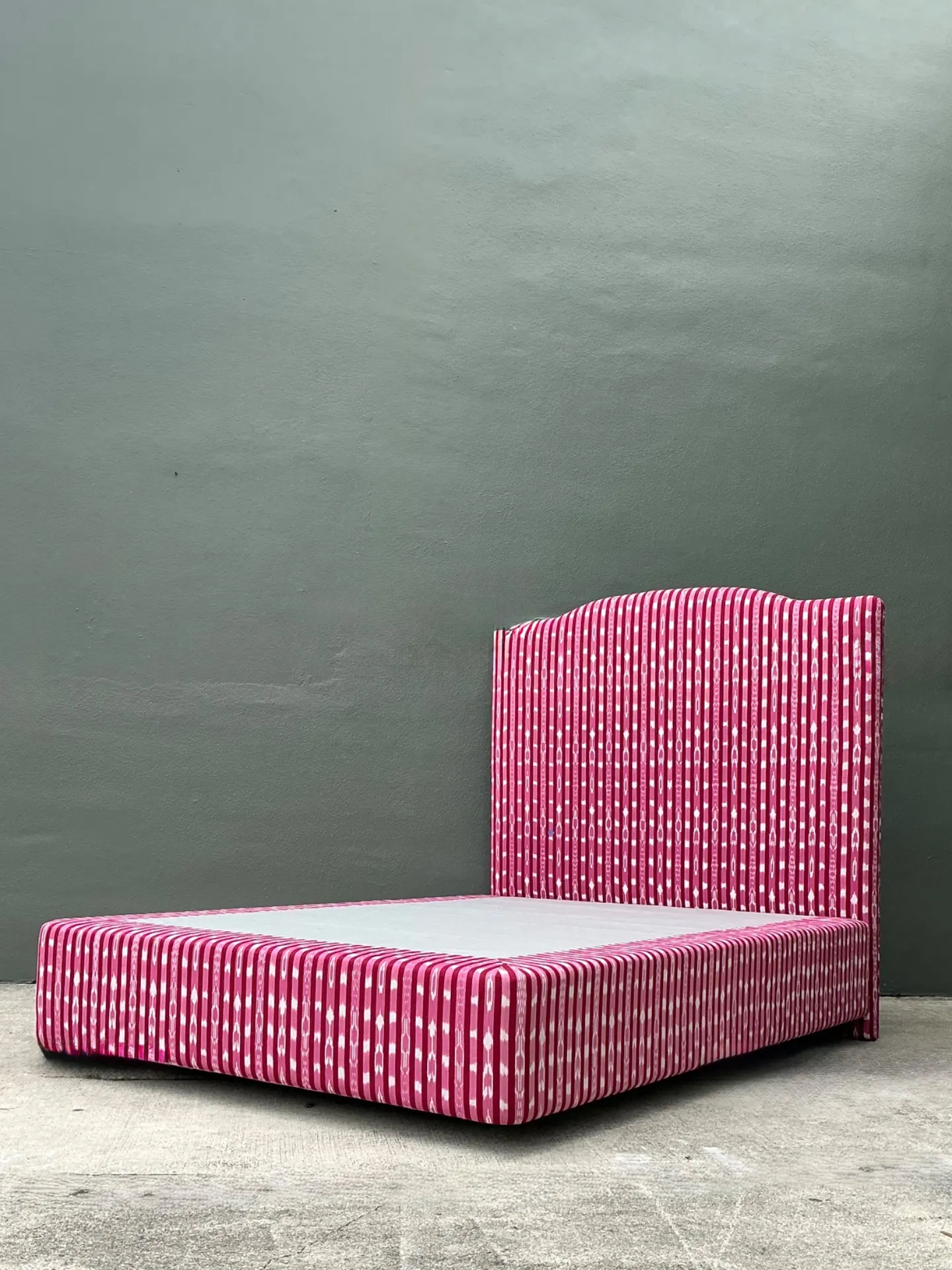 Vintage Custom Queen Platform Bed In Scalamandre “Jakarta”: — additional photo 4