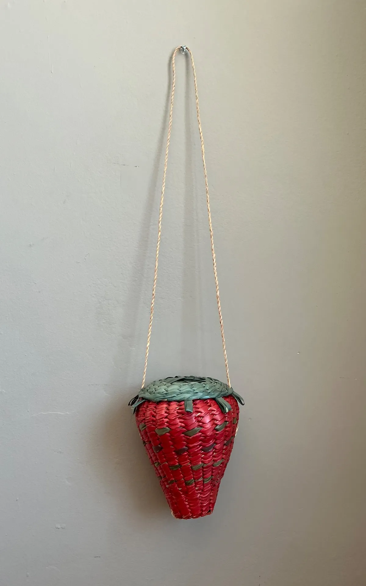 Vintage Woven Rattan Strawberry Bag — additional photo 8