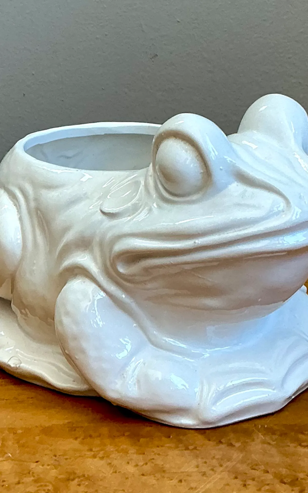 Vintage Italian White Frog Ceramic Vase — additional photo 2