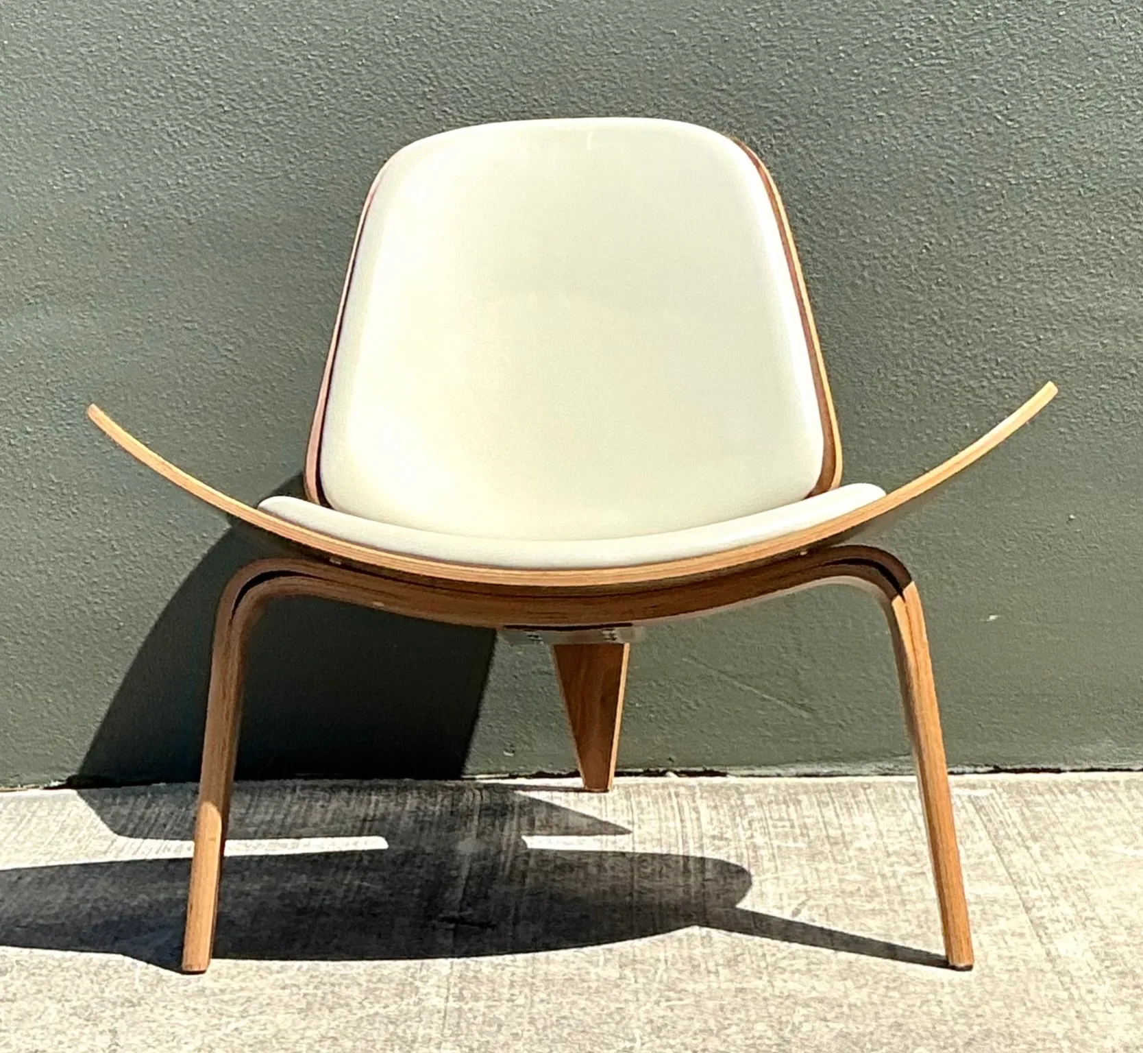 Vintage Hans Wegner-Style Lounge Chair — additional photo 2