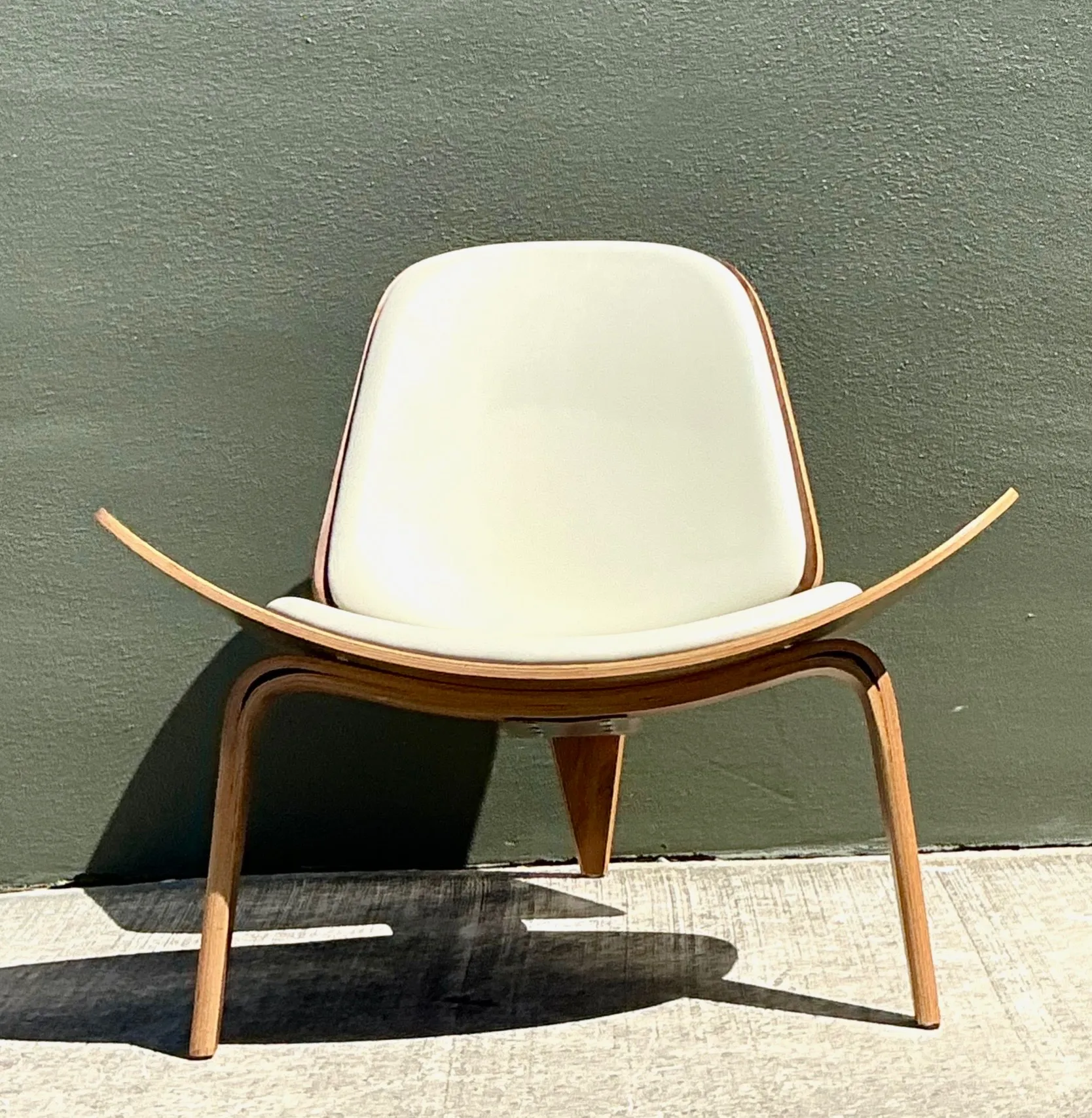 Vintage Hans Wegner-Style Lounge Chair — additional photo 8