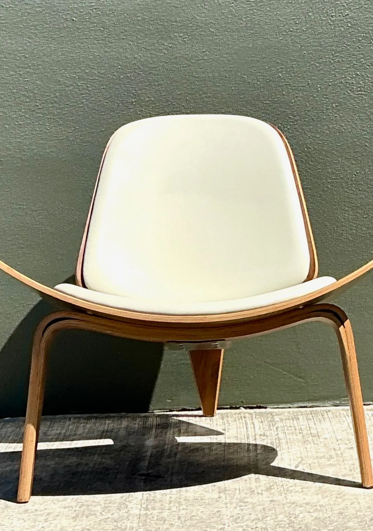Vintage Hans Wegner-Style Lounge Chair — additional photo 8