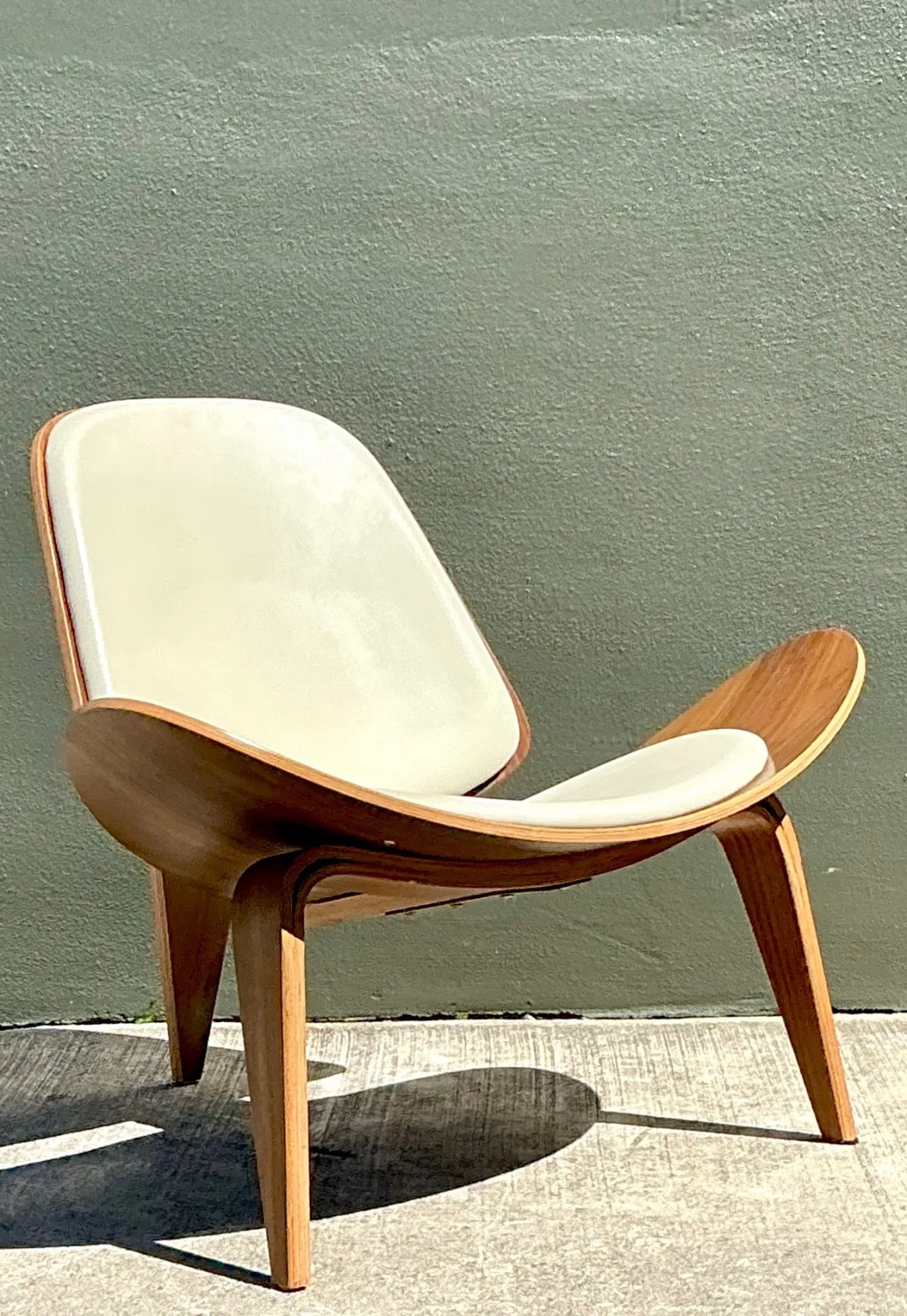 Vintage Hans Wegner-Style Lounge Chair — additional photo 1