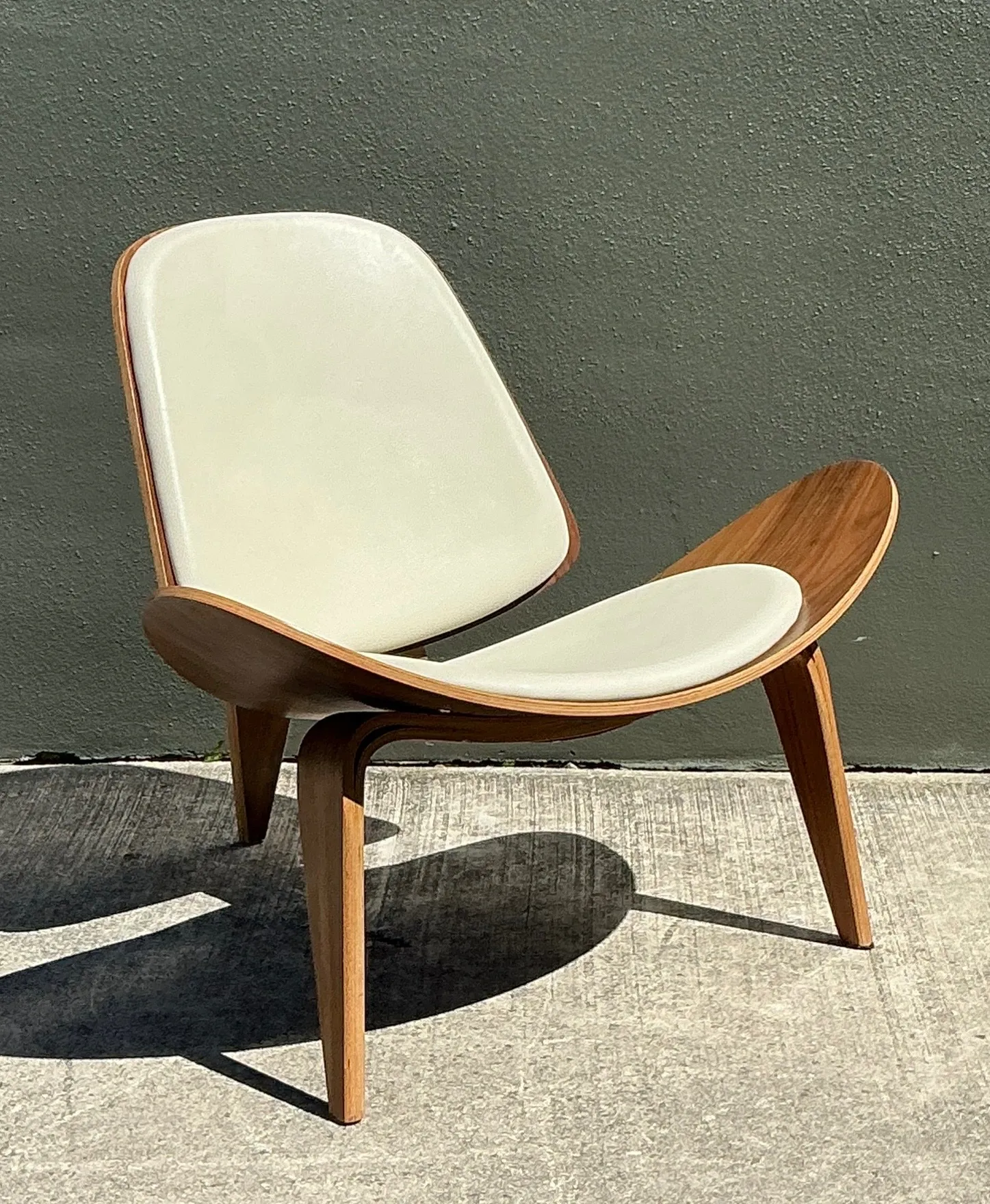Vintage Hans Wegner-Style Lounge Chair — additional photo 3