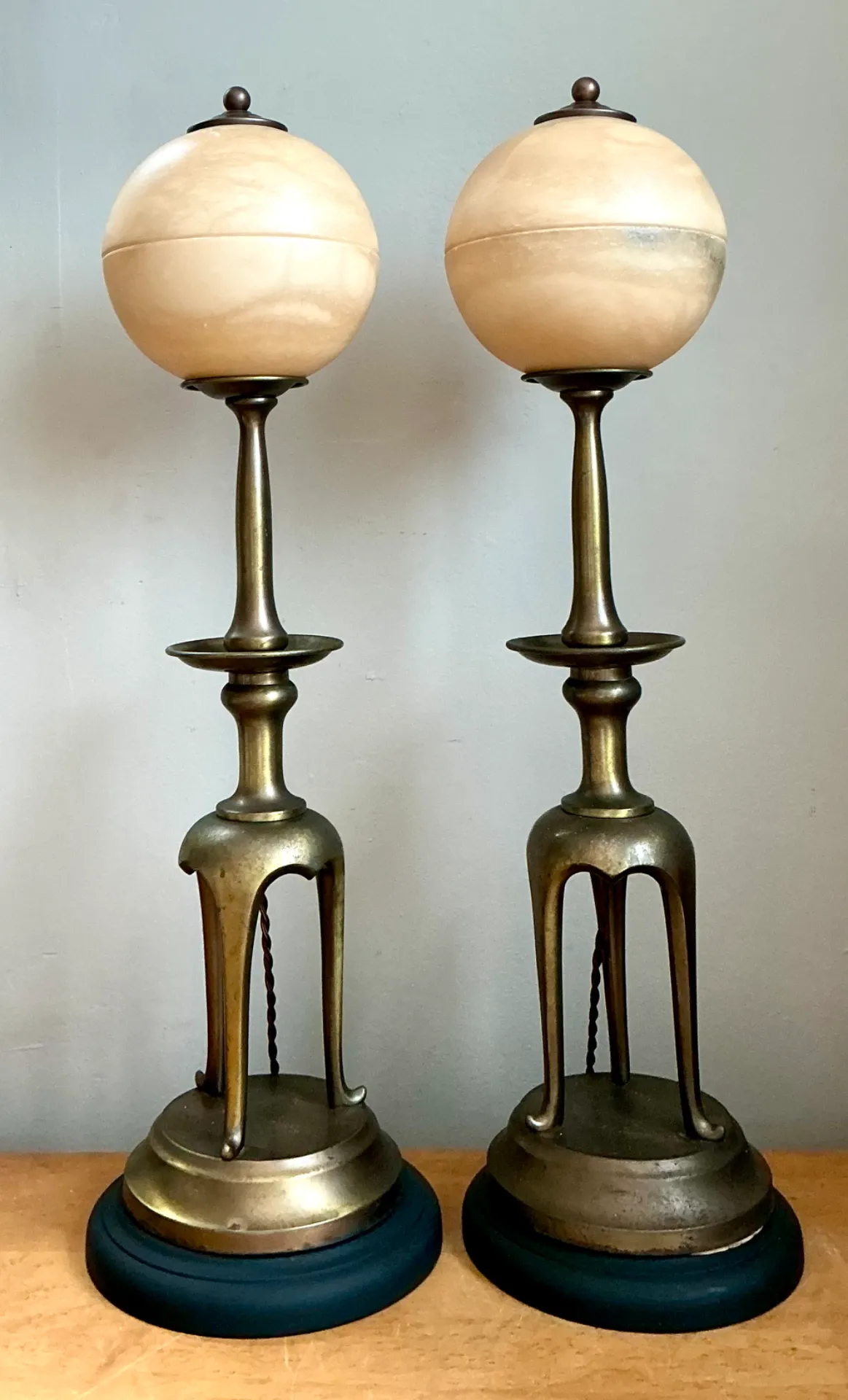 Vintage Brass and Alabaster Table Lamps - Pair — additional photo 4