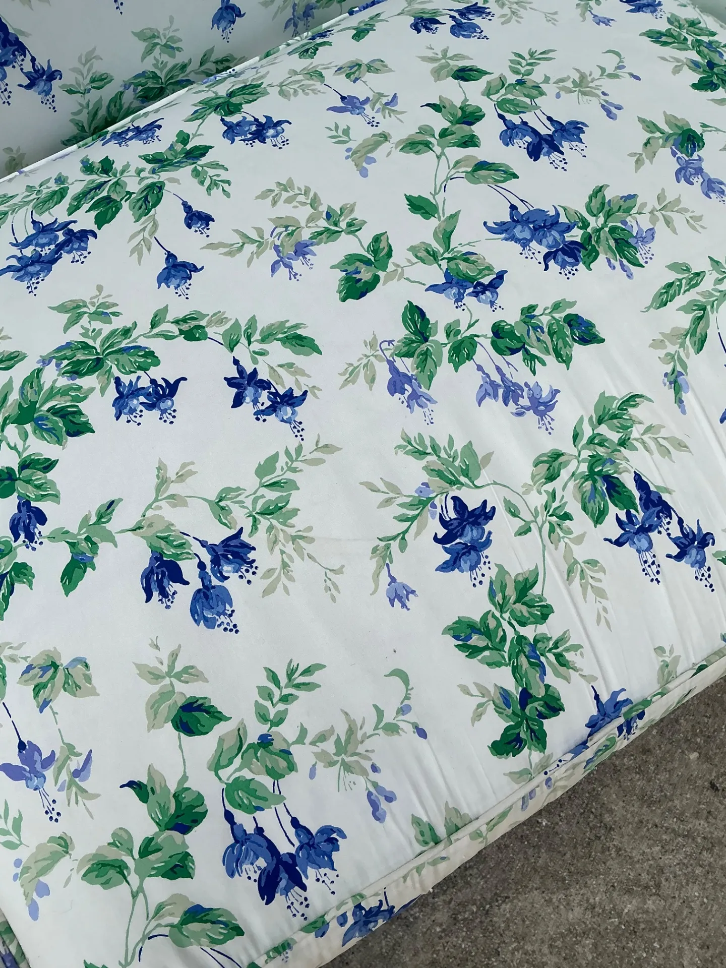 Vintage Schumacher “Garden Gate” Printed Sofa — additional photo 7