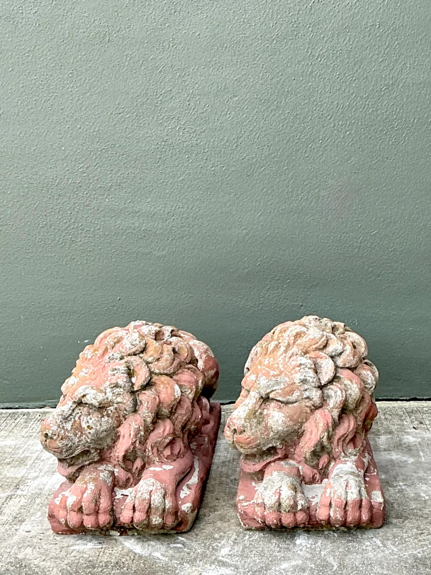 Vintage Cast Cement Garden Lion Figures - Pair — additional photo 4