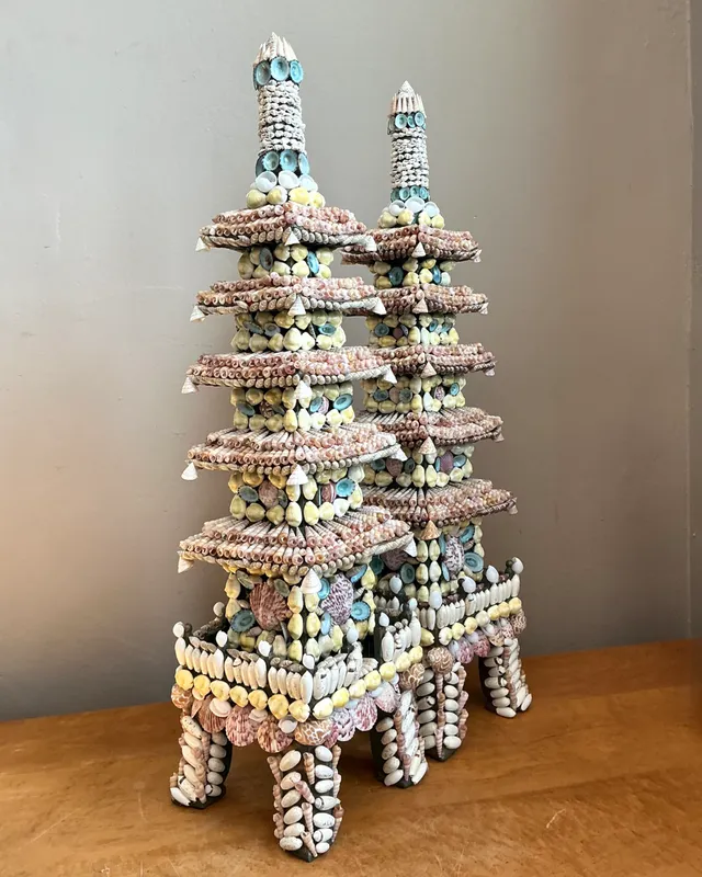 Vintage Shell Encrusted Pagodas - A Pair — additional photo 4