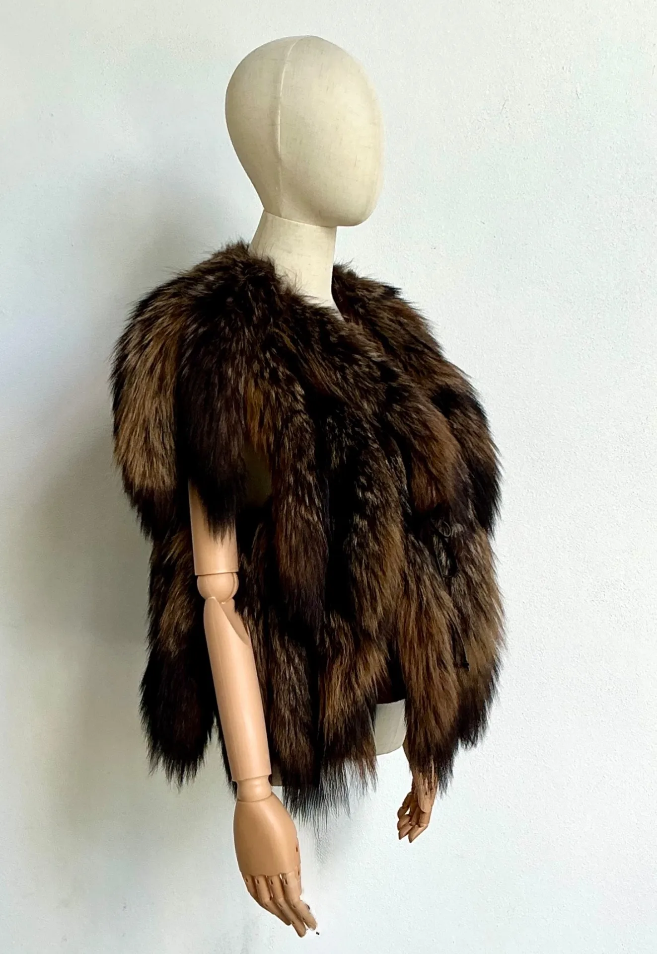 Vintage Giorgio’s Of Beverly Hills Fox Tail Fur Vest — additional photo 2