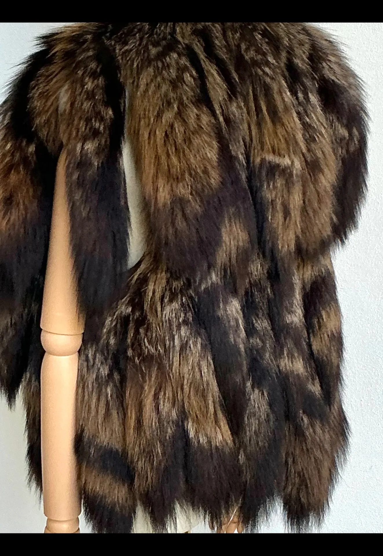 Vintage Giorgio’s Of Beverly Hills Fox Tail Fur Vest — additional photo 3